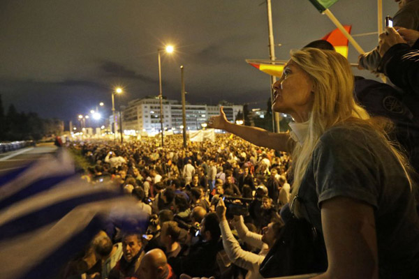 Греция: правительство « сдалось», народ бунтует