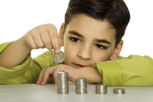 Деньги и дети: стоит ли открывать карту для ребенка?