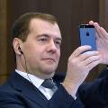 Медведев допустил выход российской экономики в рост в следующем году