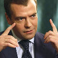 Медведев разрешил пополнить капитал 8 банков за счет ОФЗ