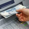 Россияне массово обналичивают деньги со счетов и карт
